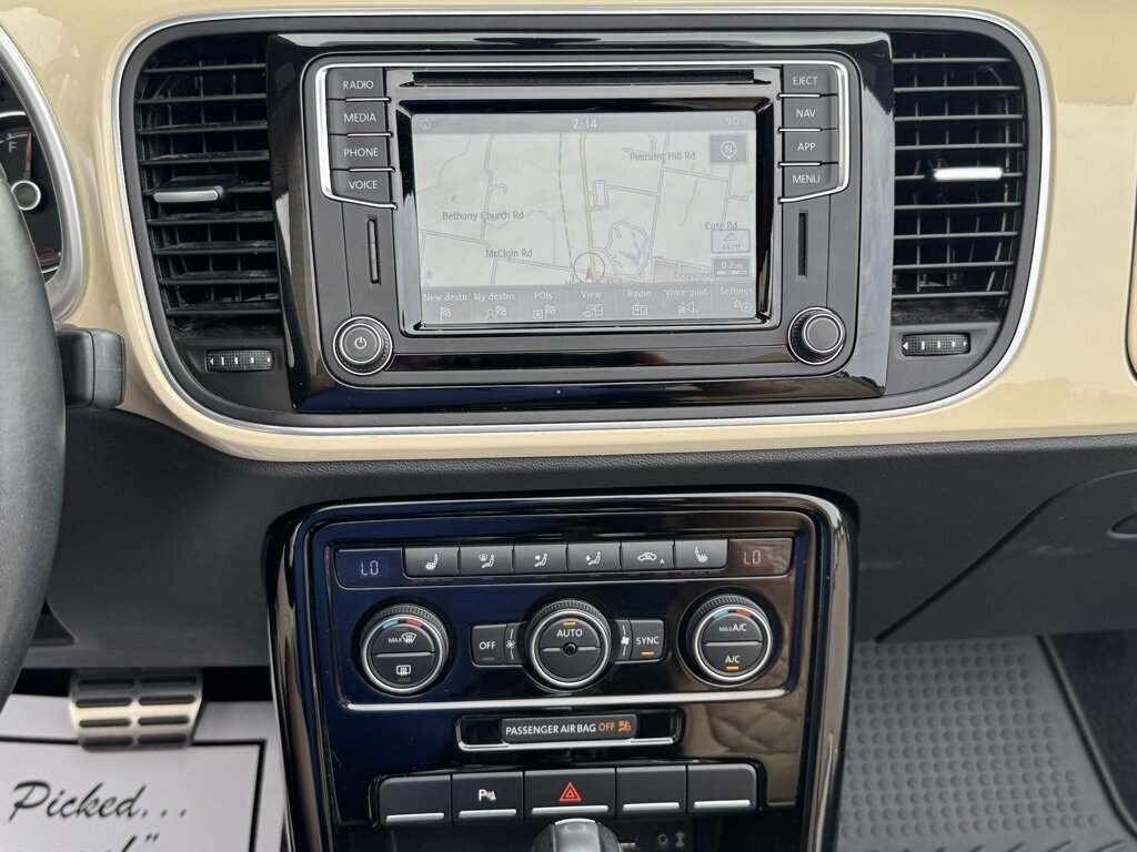 2019 Volkswagen Beetle Convertible Final Edition SEL photo 32