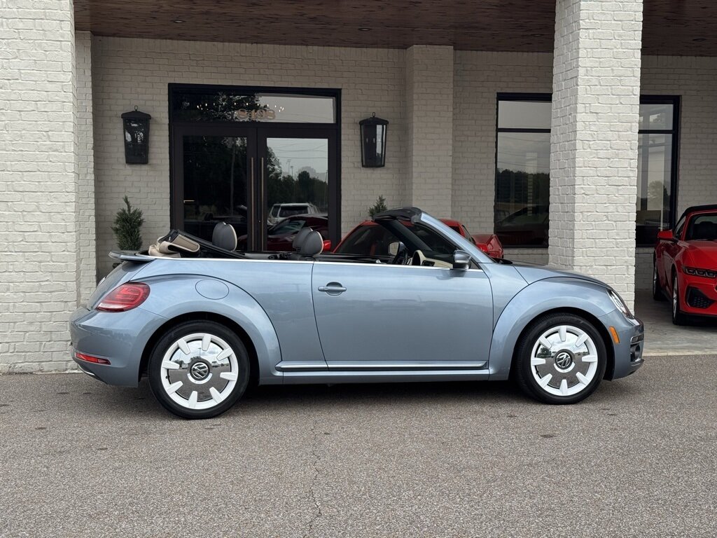 2019 Volkswagen Beetle Convertible Final Edition SEL photo 17