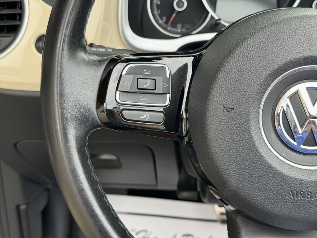 2019 Volkswagen Beetle Convertible Final Edition SEL photo 27
