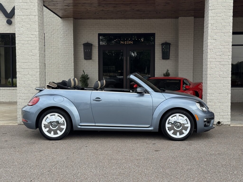 2019 Volkswagen Beetle Convertible Final Edition SEL photo 18