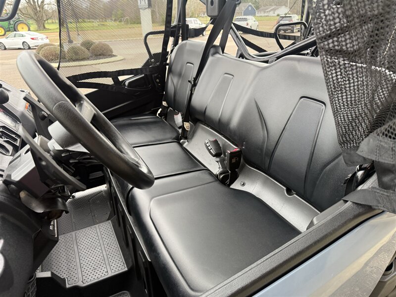 2024 Honda Pioneer 1000-5 Deluxe   - Photo 2 - Martin, TN 38237