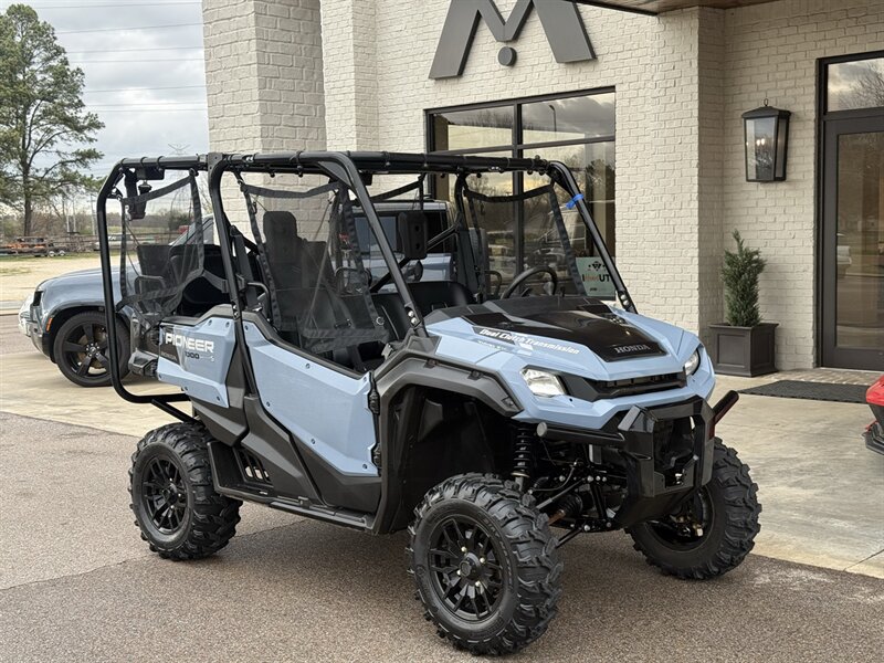 2024 Honda Pioneer 1000-5 Deluxe   - Photo 1 - Martin, TN 38237