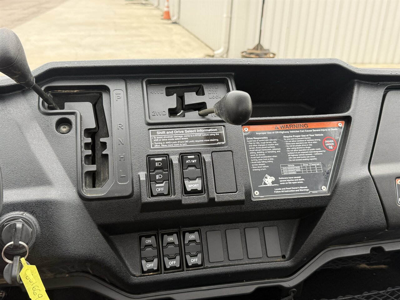 2024 Honda Pioneer 1000-5 Deluxe   - Photo 11 - Martin, TN 38237