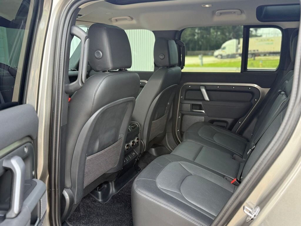 2023 Land Rover Defender X-Dynamic SE - Photo 33 - Martin, TN 38237