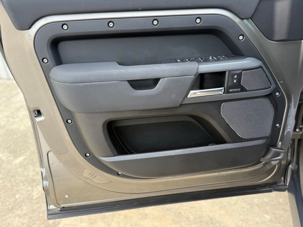 2023 Land Rover Defender X-Dynamic SE - Photo 31 - Martin, TN 38237