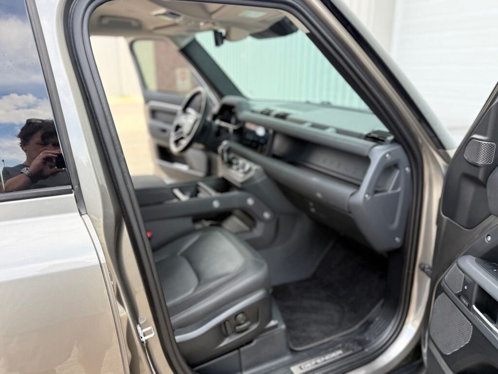 2023 Land Rover Defender X-Dynamic SE - Photo 39 - Martin, TN 38237