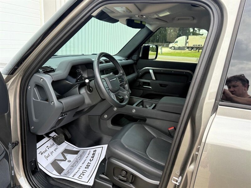 2023 Land Rover Defender X-Dynamic SE - Photo 2 - Martin, TN 38237