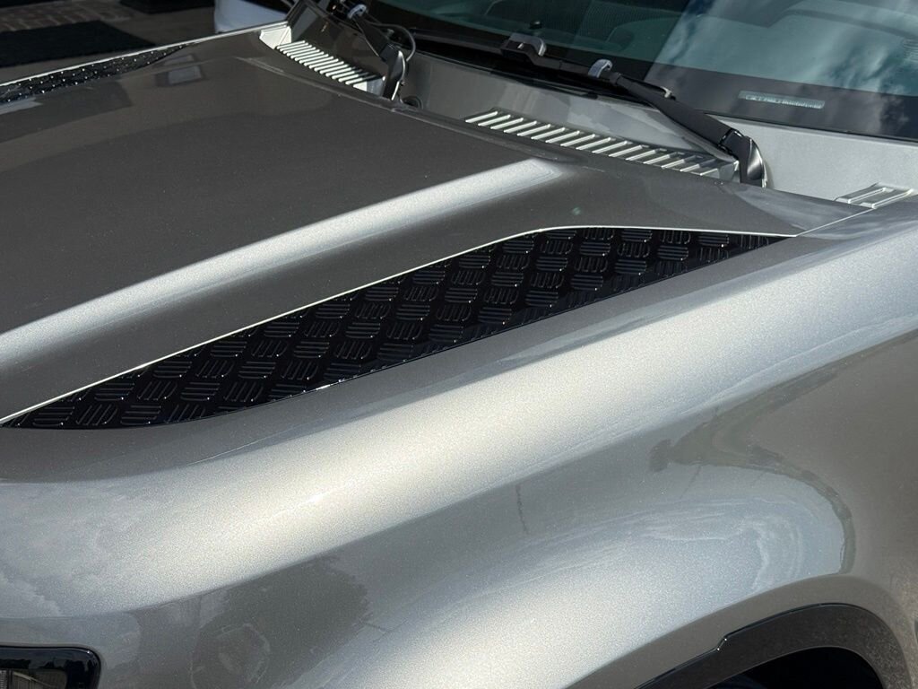 2023 Land Rover Defender X-Dynamic SE - Photo 18 - Martin, TN 38237