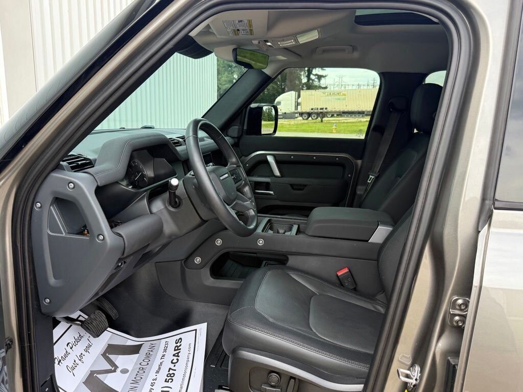 2023 Land Rover Defender X-Dynamic SE - Photo 21 - Martin, TN 38237
