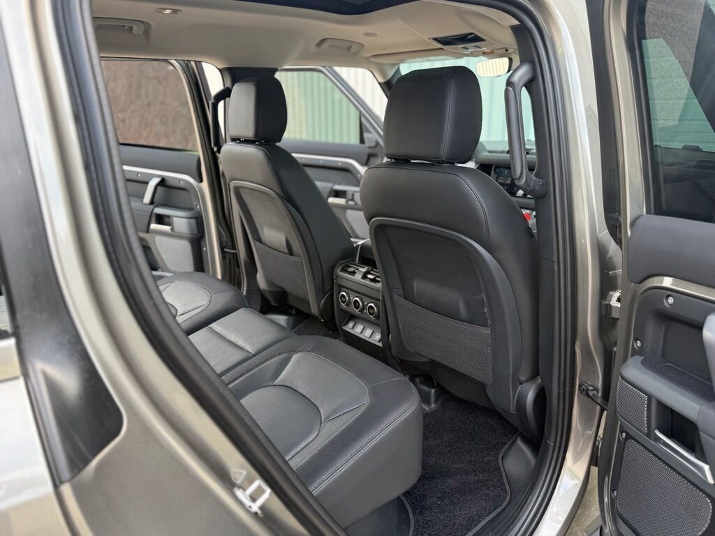 2023 Land Rover Defender X-Dynamic SE - Photo 37 - Martin, TN 38237