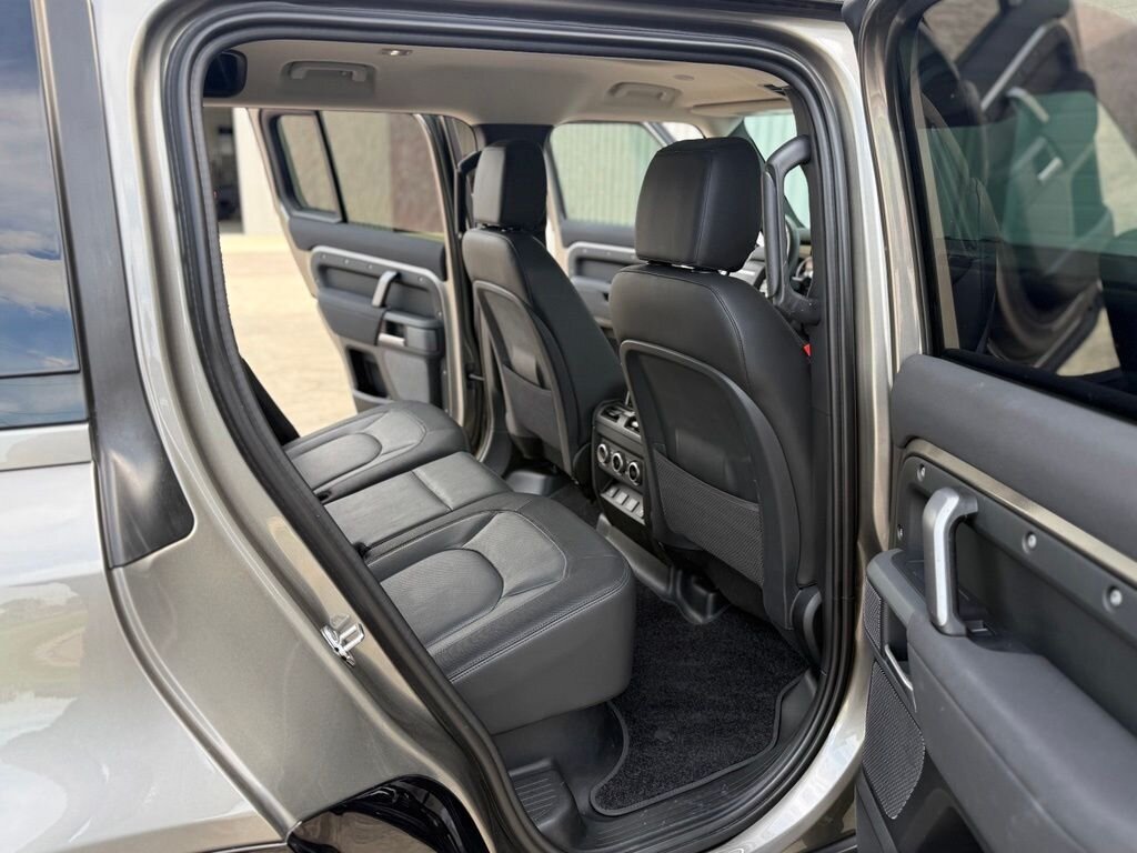 2023 Land Rover Defender X-Dynamic SE - Photo 36 - Martin, TN 38237