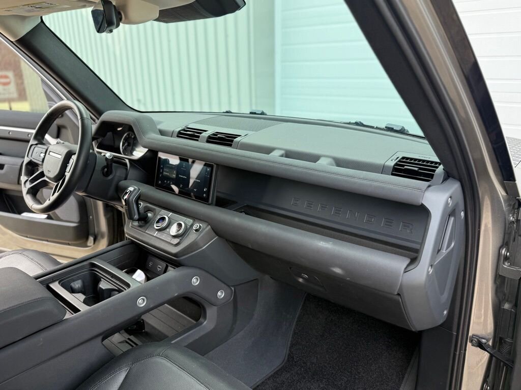 2023 Land Rover Defender X-Dynamic SE - Photo 41 - Martin, TN 38237