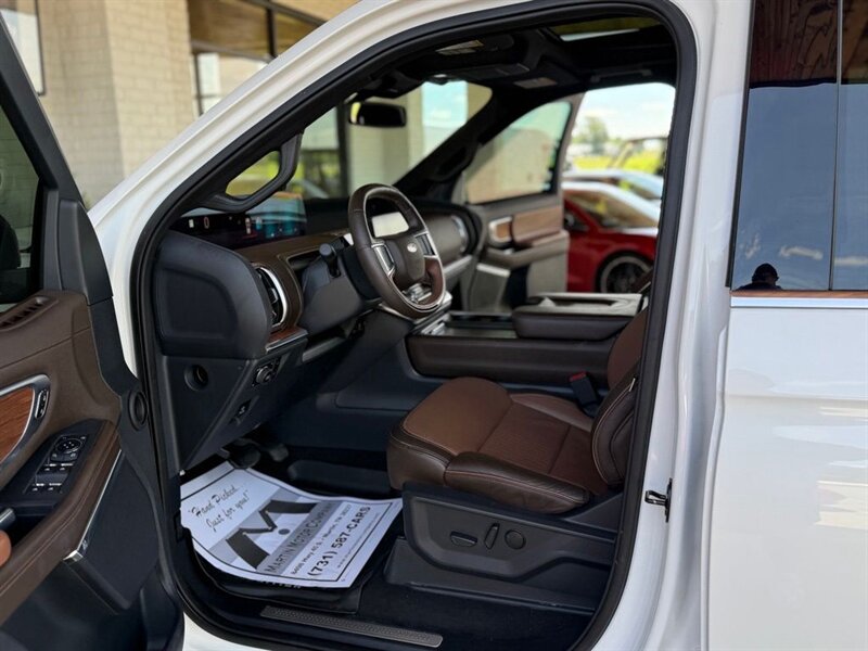 2025 Ford Expedition MAX King Ranch 4X4   - Photo 2 - Martin, TN 38237