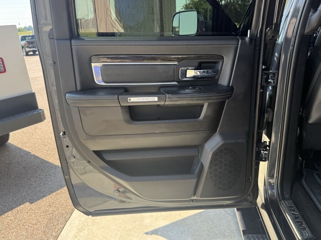 2018 Ram 2500 Limited photo 38
