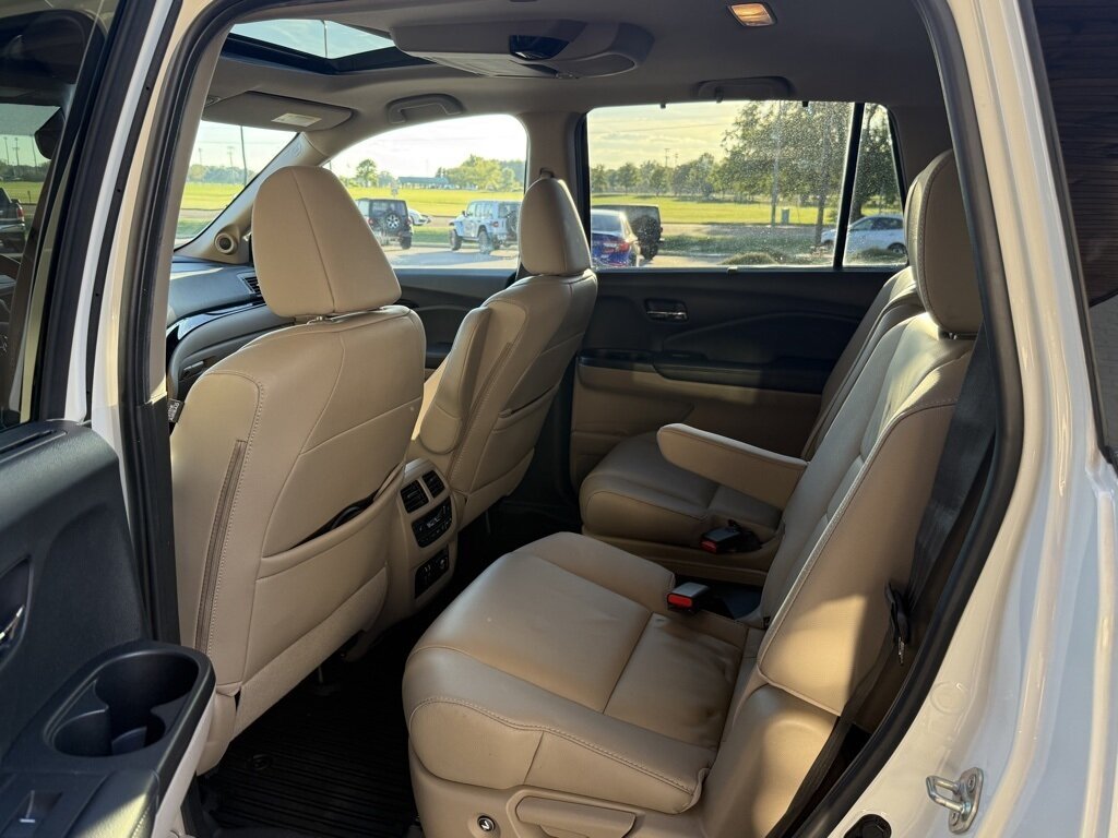 2020 Honda Pilot Touring 7 Passenger   - Photo 7 - Martin, TN 38237