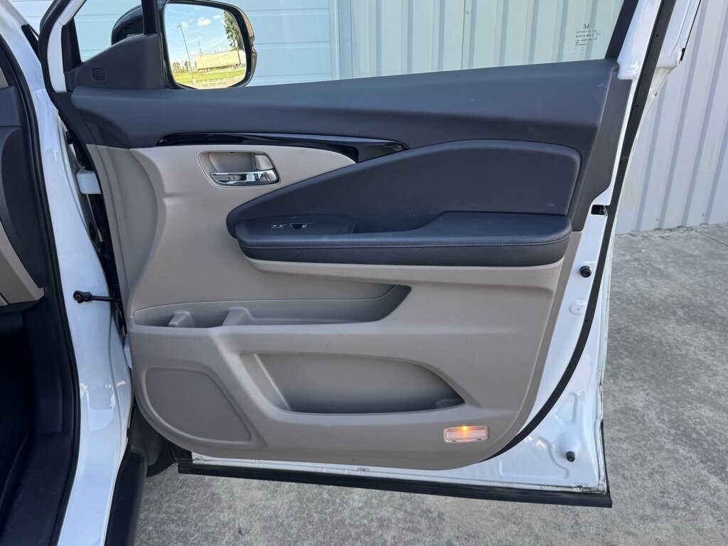 2020 Honda Pilot Touring 7 Passenger   - Photo 48 - Martin, TN 38237