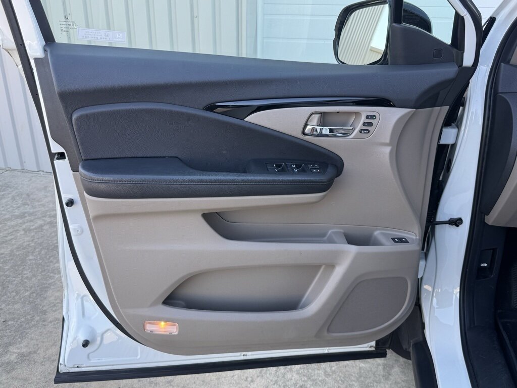 2020 Honda Pilot Touring 7 Passenger   - Photo 33 - Martin, TN 38237