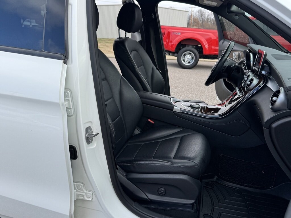 2017 Mercedes-Benz GLC GLC 300 - Photo 41 - Martin, TN 38237
