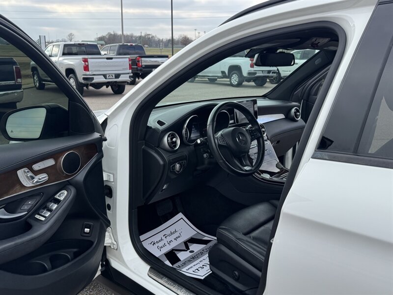 2017 Mercedes-Benz GLC GLC 300 - Photo 2 - Martin, TN 38237