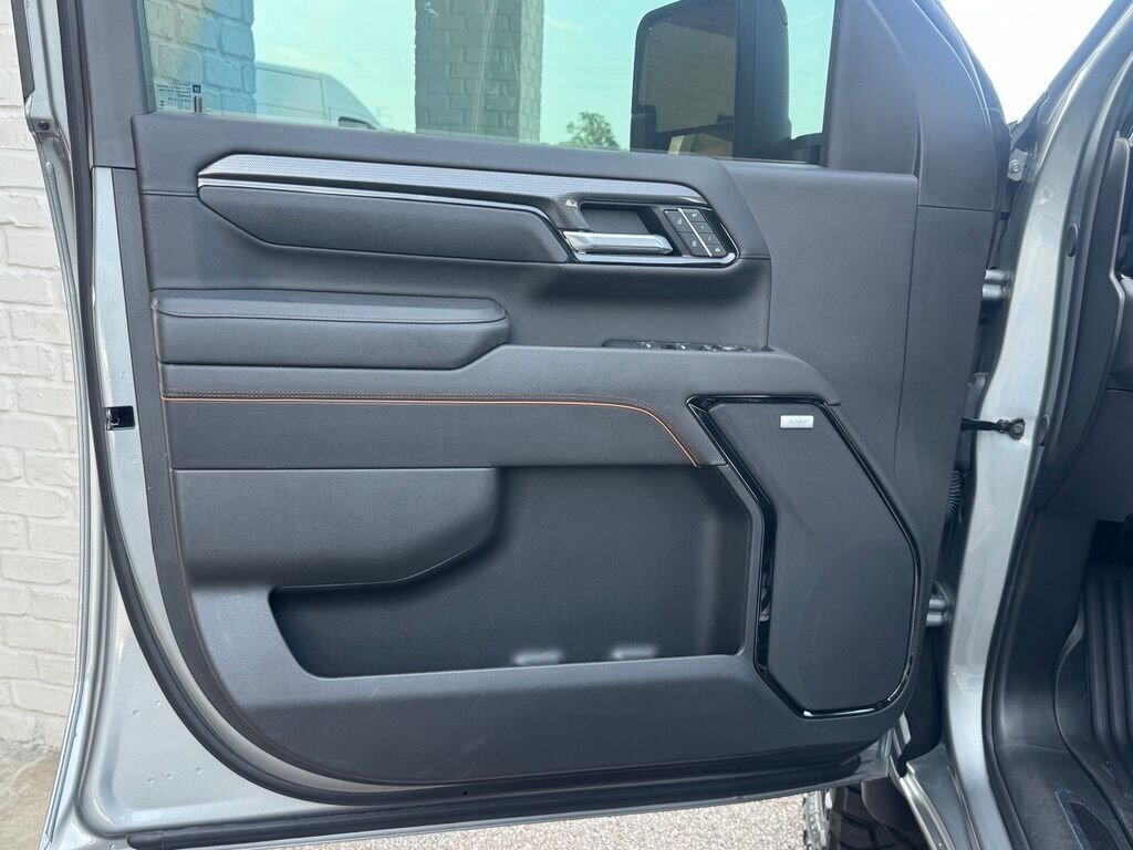 2025 GMC Sierra 2500HD AT4 - Photo 39 - Martin, TN 38237