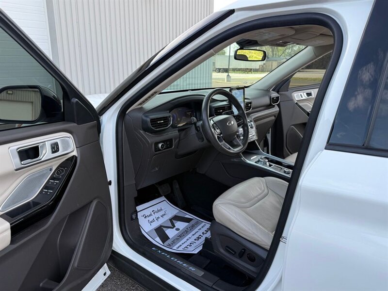 2022 Ford Explorer Platinum  