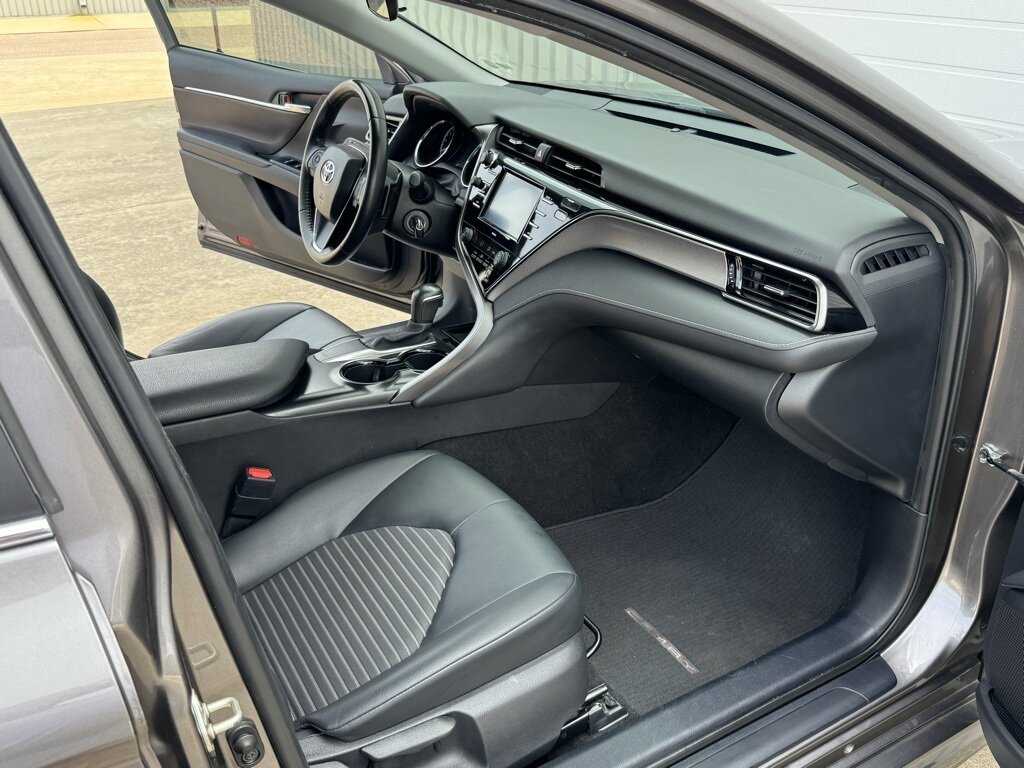 2020 Toyota Camry SE - Photo 36 - Martin, TN 38237