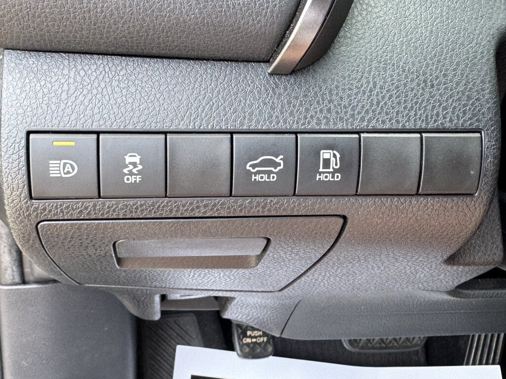 2020 Toyota Camry SE - Photo 27 - Martin, TN 38237