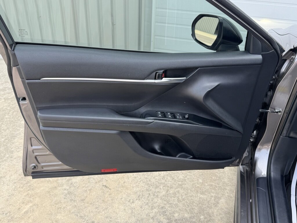2020 Toyota Camry SE - Photo 29 - Martin, TN 38237