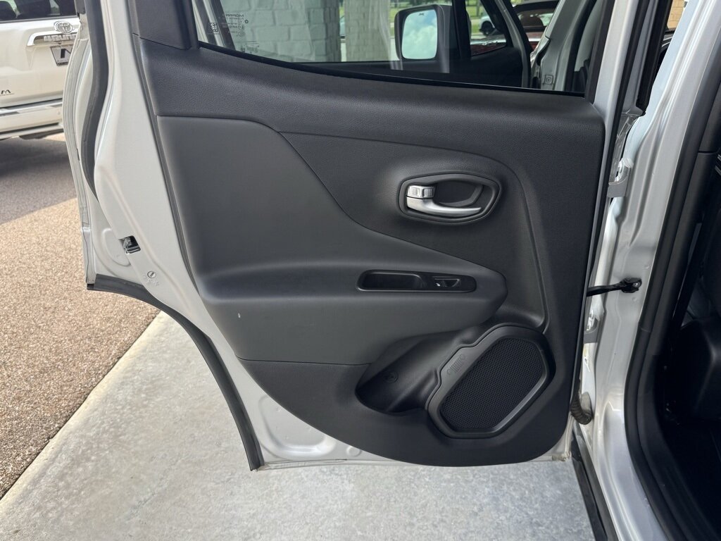 2020 Jeep Renegade Altitude - Photo 35 - Martin, TN 38237