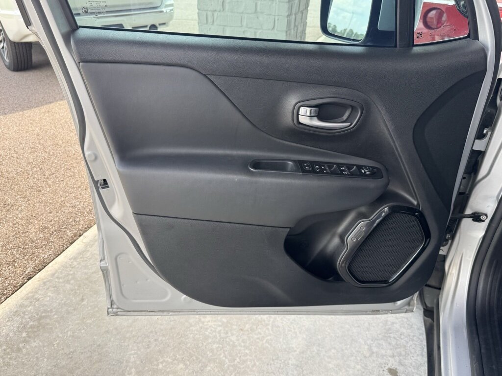 2020 Jeep Renegade Altitude - Photo 32 - Martin, TN 38237