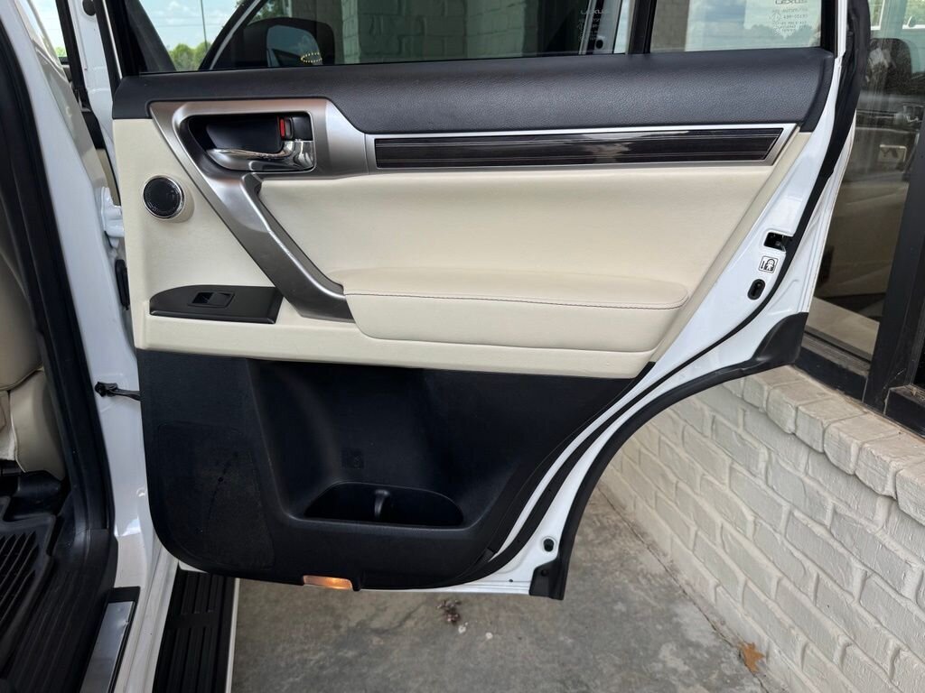 2022 Lexus GX 460 460 Luxury - Photo 44 - Martin, TN 38237