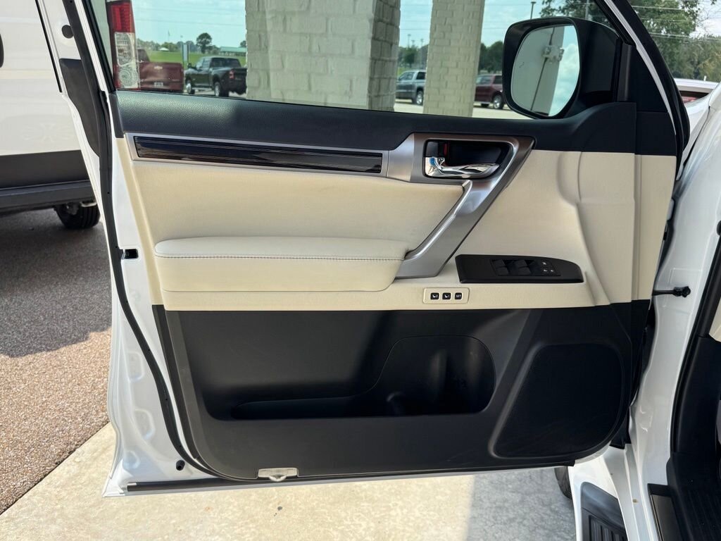 2022 Lexus GX 460 460 Luxury - Photo 36 - Martin, TN 38237