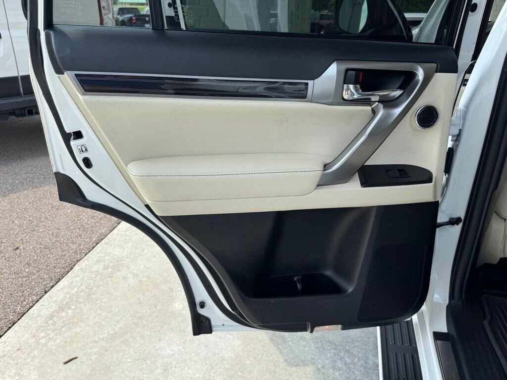 2022 Lexus GX 460 460 Luxury - Photo 39 - Martin, TN 38237