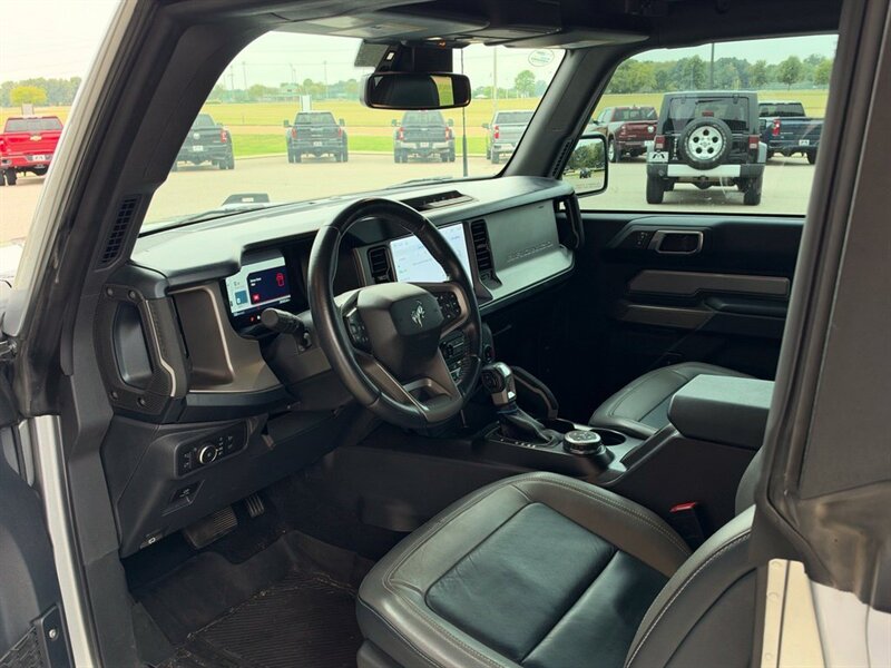 2022 Ford Bronco Outer Banks - Photo 2 - Martin, TN 38237