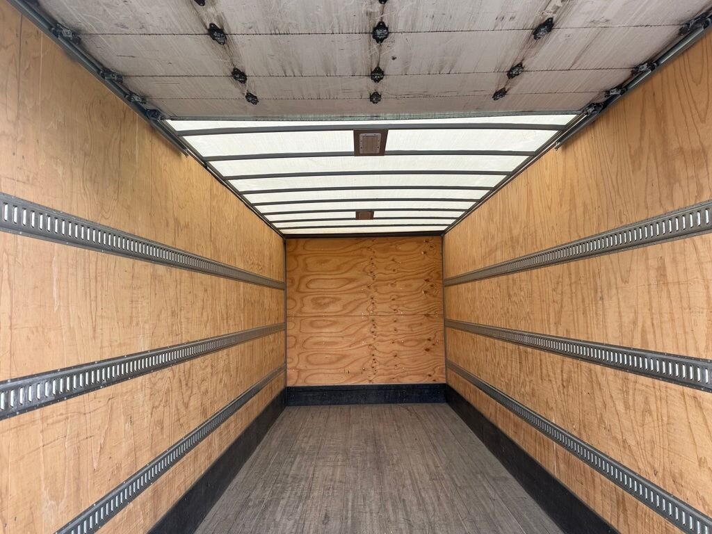 2020 Peterbilt 337 BOX   - Photo 19 - Martin, TN 38237