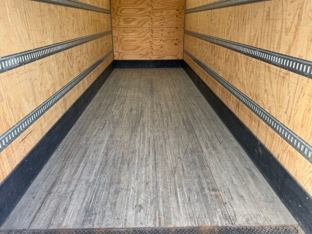 2020 Peterbilt 337 BOX   - Photo 22 - Martin, TN 38237