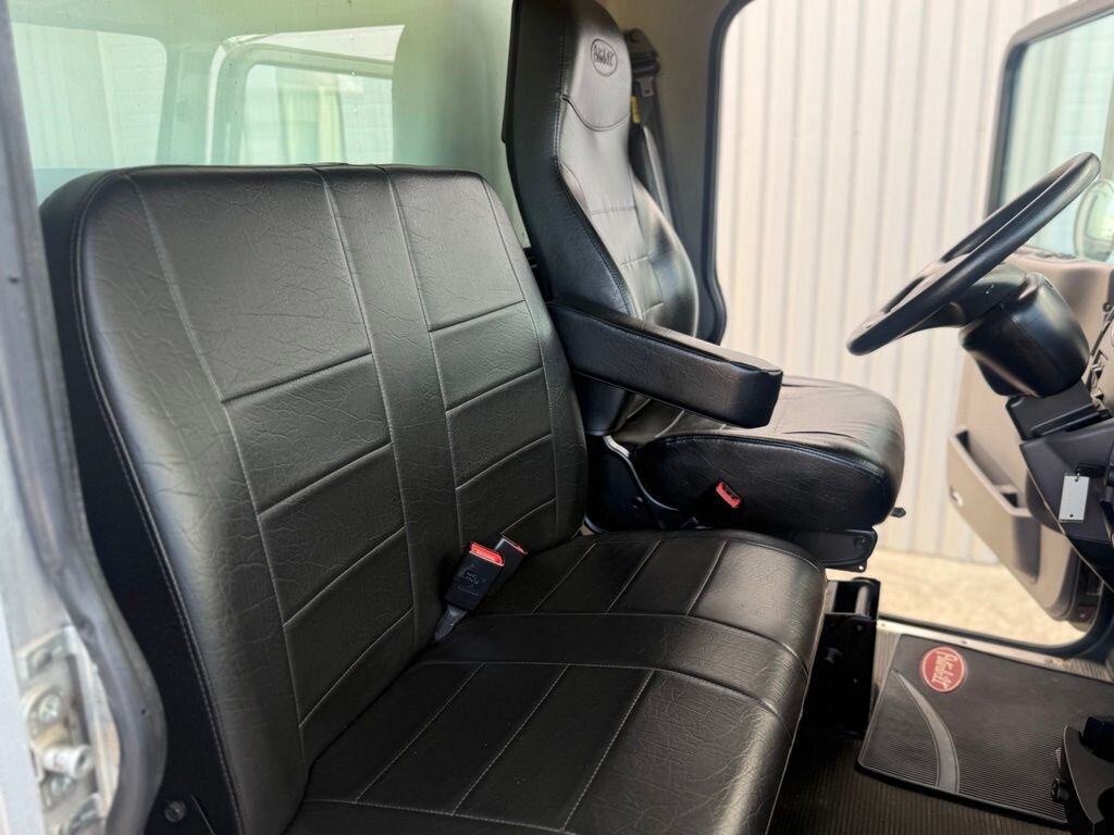 2020 Peterbilt 337 BOX   - Photo 33 - Martin, TN 38237