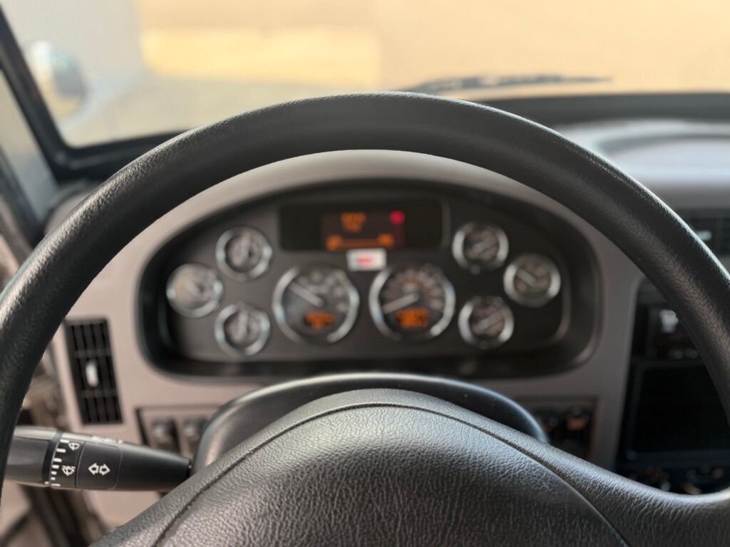 2020 Peterbilt 337 BOX   - Photo 27 - Martin, TN 38237