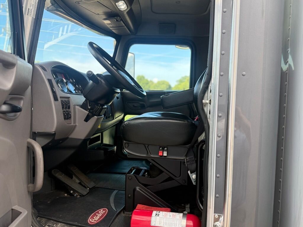 2020 Peterbilt 337 BOX   - Photo 23 - Martin, TN 38237