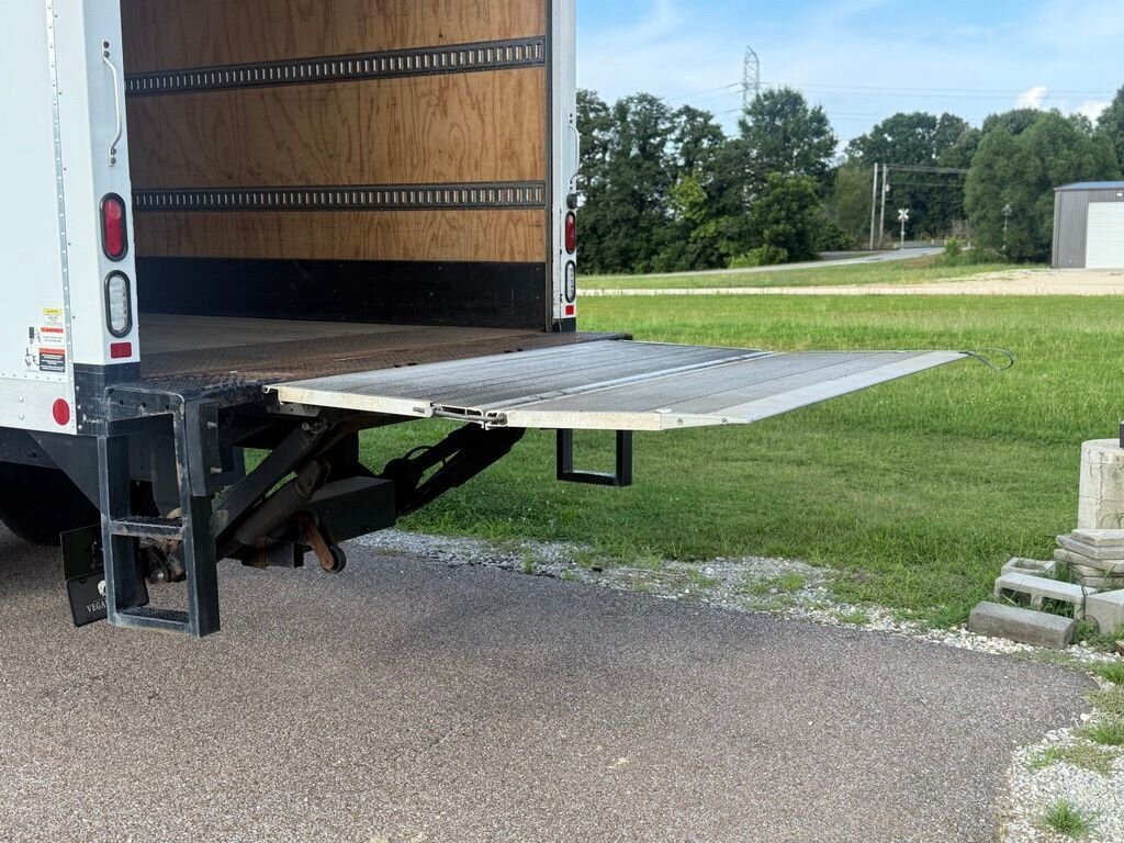 2020 Peterbilt 337 BOX   - Photo 17 - Martin, TN 38237
