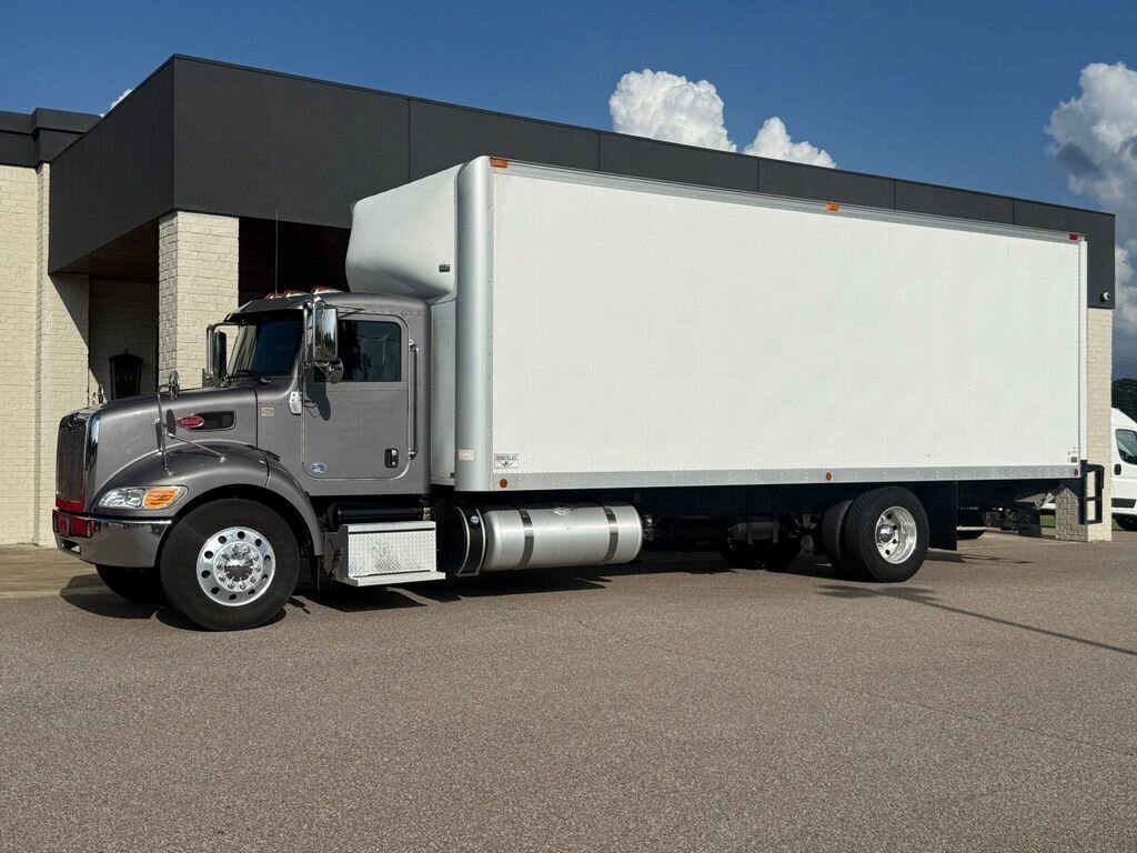 2020 Peterbilt 337 BOX   - Photo 10 - Martin, TN 38237
