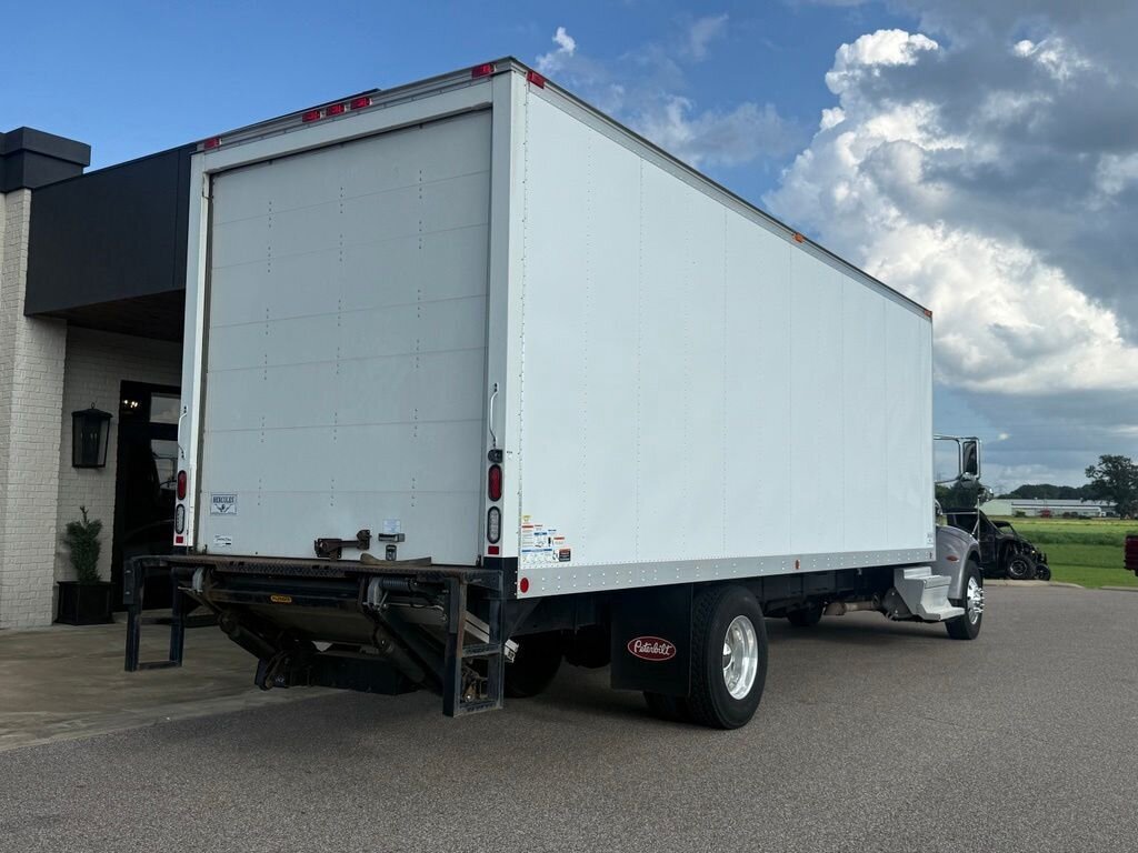 2020 Peterbilt 337 BOX   - Photo 9 - Martin, TN 38237