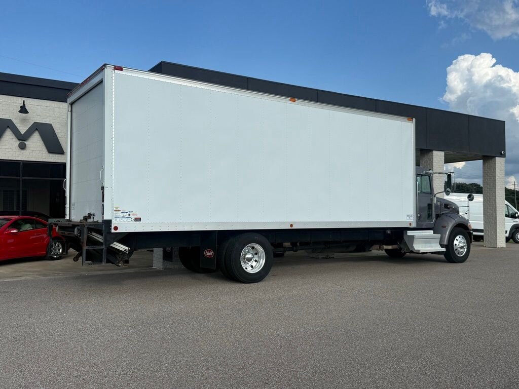 2020 Peterbilt 337 BOX   - Photo 8 - Martin, TN 38237