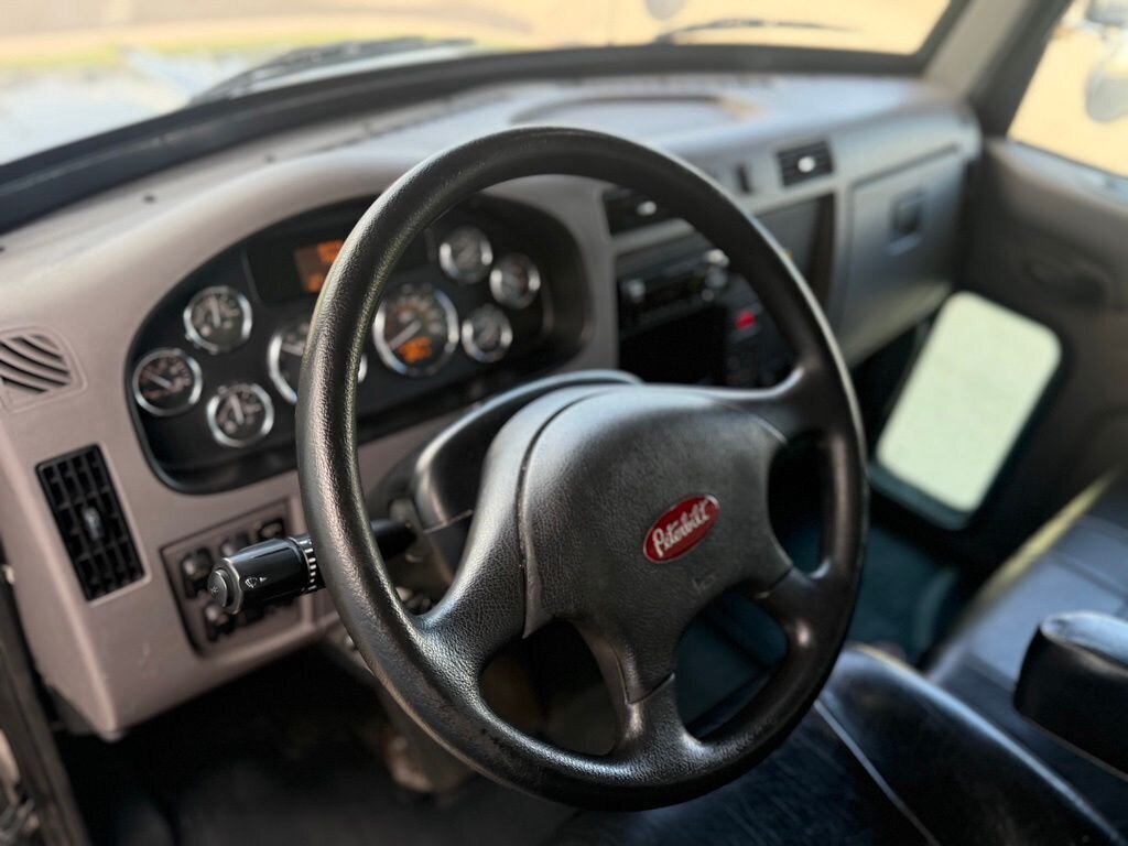 2020 Peterbilt 337 BOX   - Photo 25 - Martin, TN 38237