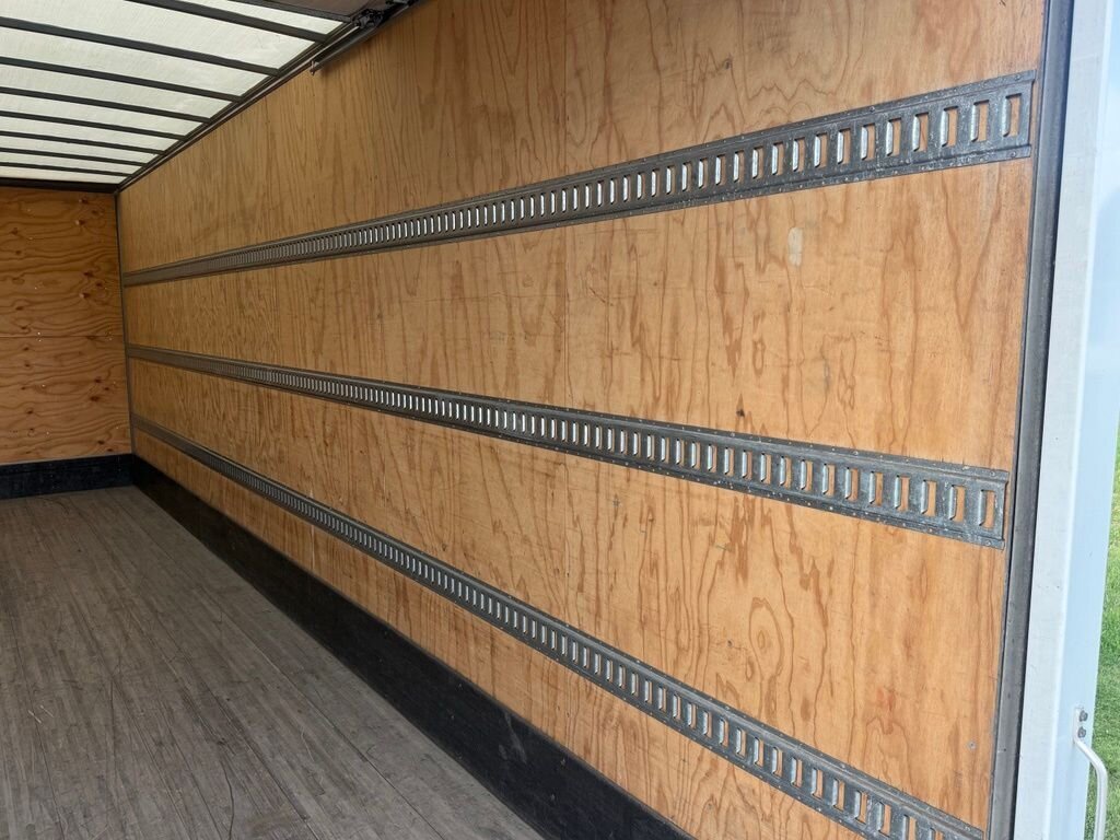 2020 Peterbilt 337 BOX   - Photo 20 - Martin, TN 38237