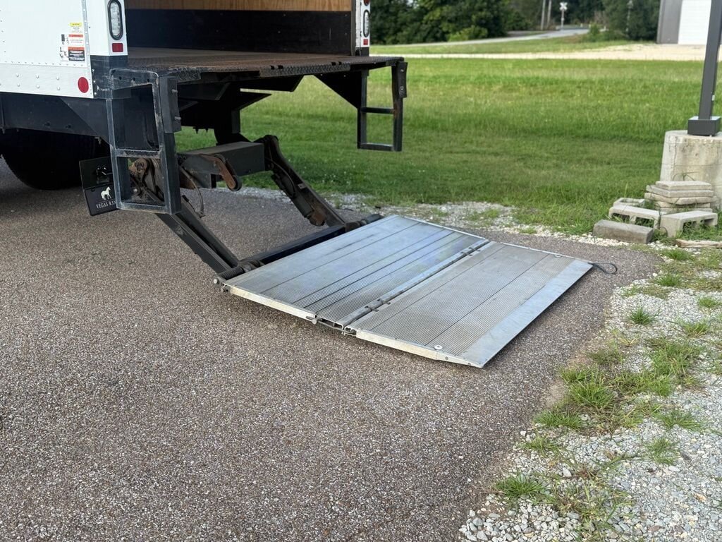 2020 Peterbilt 337 BOX   - Photo 18 - Martin, TN 38237