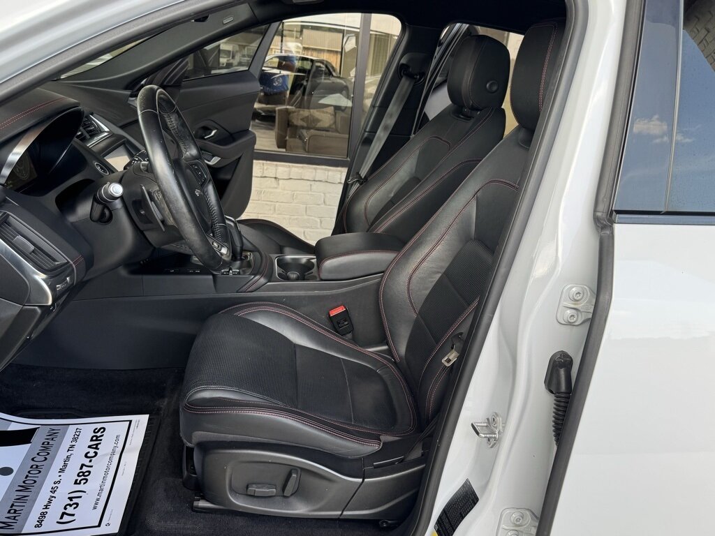 2020 Jaguar E-PACE Checkered Flag Edition - Photo 34 - Martin, TN 38237