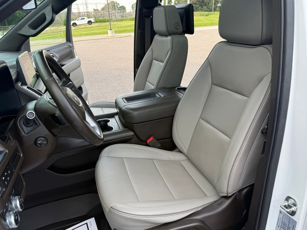 2023 GMC Yukon XL SLT   - Photo 28 - Martin, TN 38237