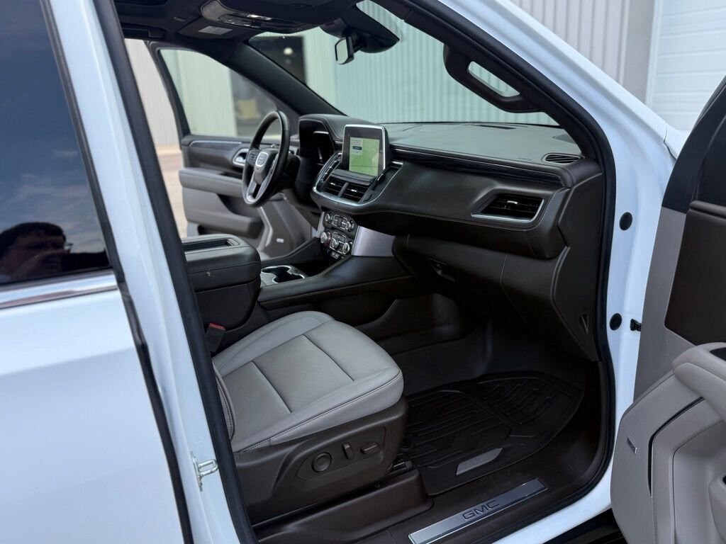 2023 GMC Yukon XL SLT   - Photo 41 - Martin, TN 38237