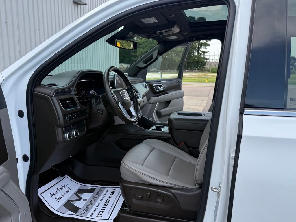 2023 GMC Yukon XL SLT   - Photo 15 - Martin, TN 38237